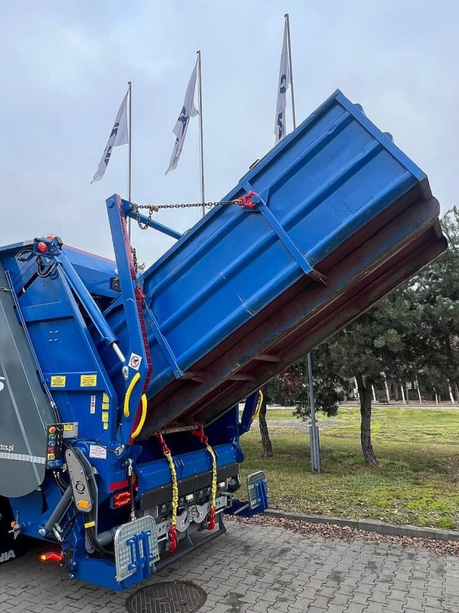 smieciarka-z-urzadzeniem-bramowym-14