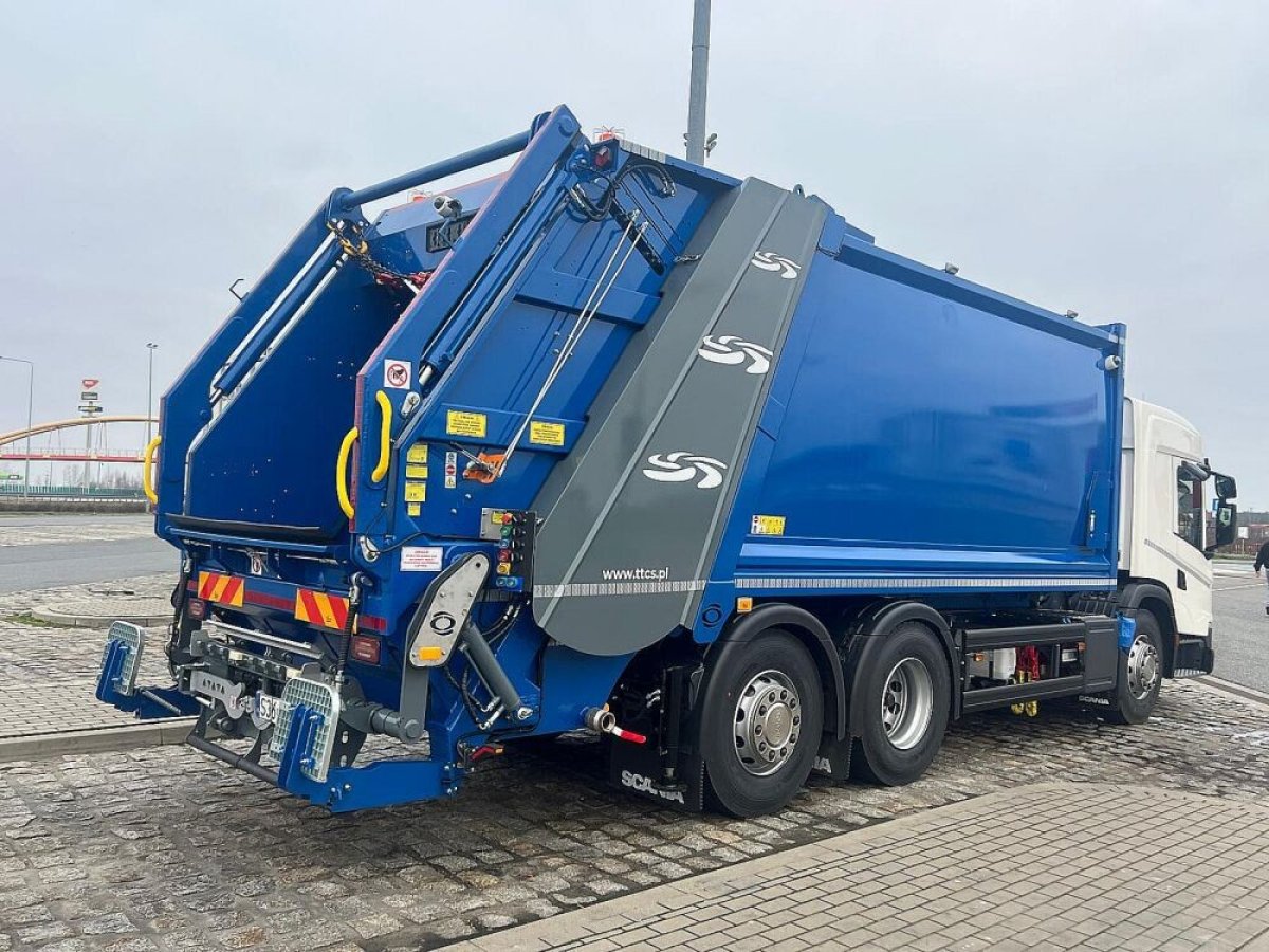 smieciarka-z-urzadzeniem-bramowym-2
