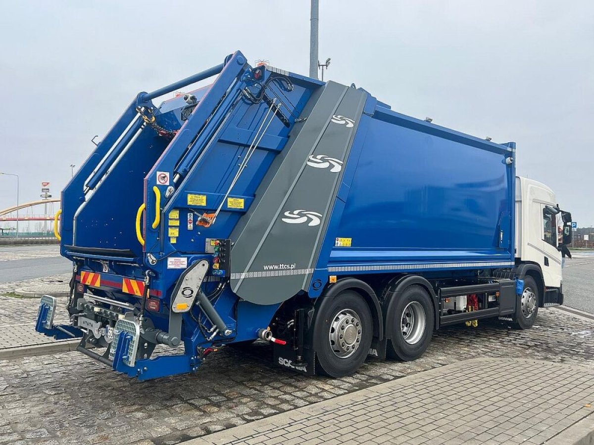 smieciarka-z-urzadzeniem-bramowym-3