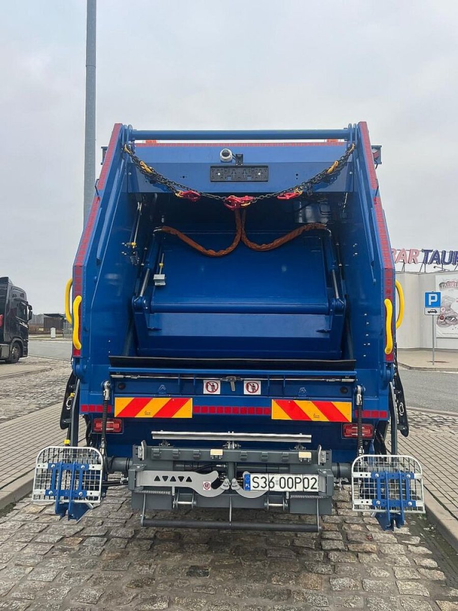 smieciarka-z-urzadzeniem-bramowym-4