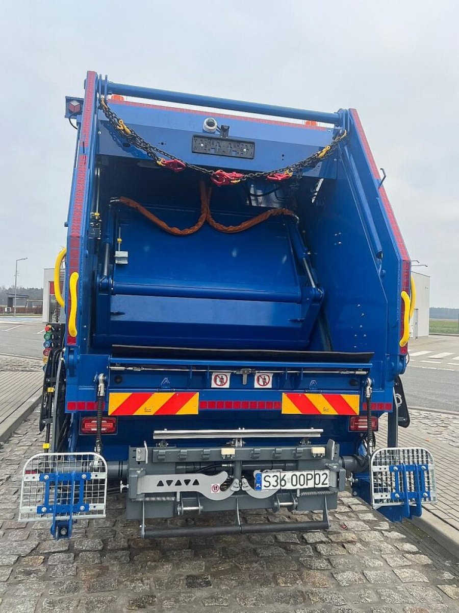 smieciarka-z-urzadzeniem-bramowym-5