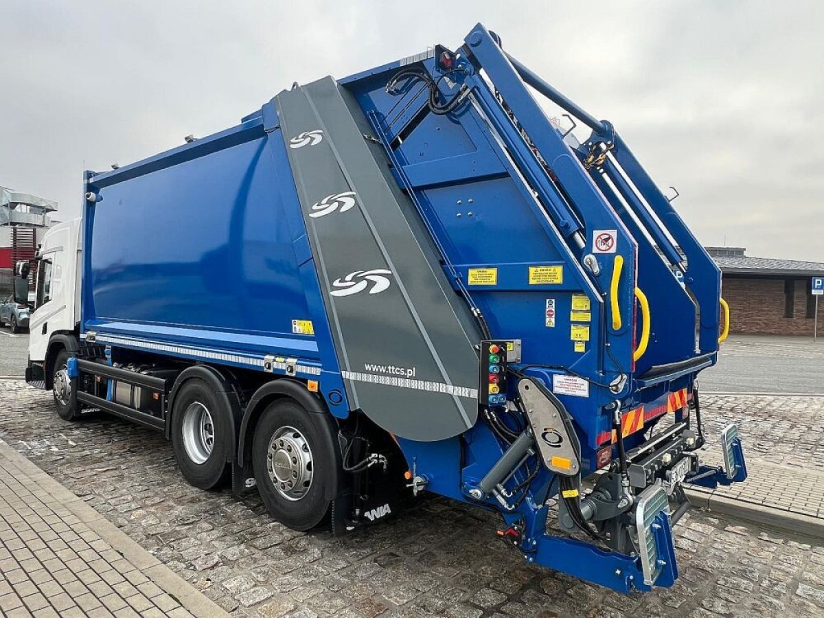 smieciarka-z-urzadzeniem-bramowym-7