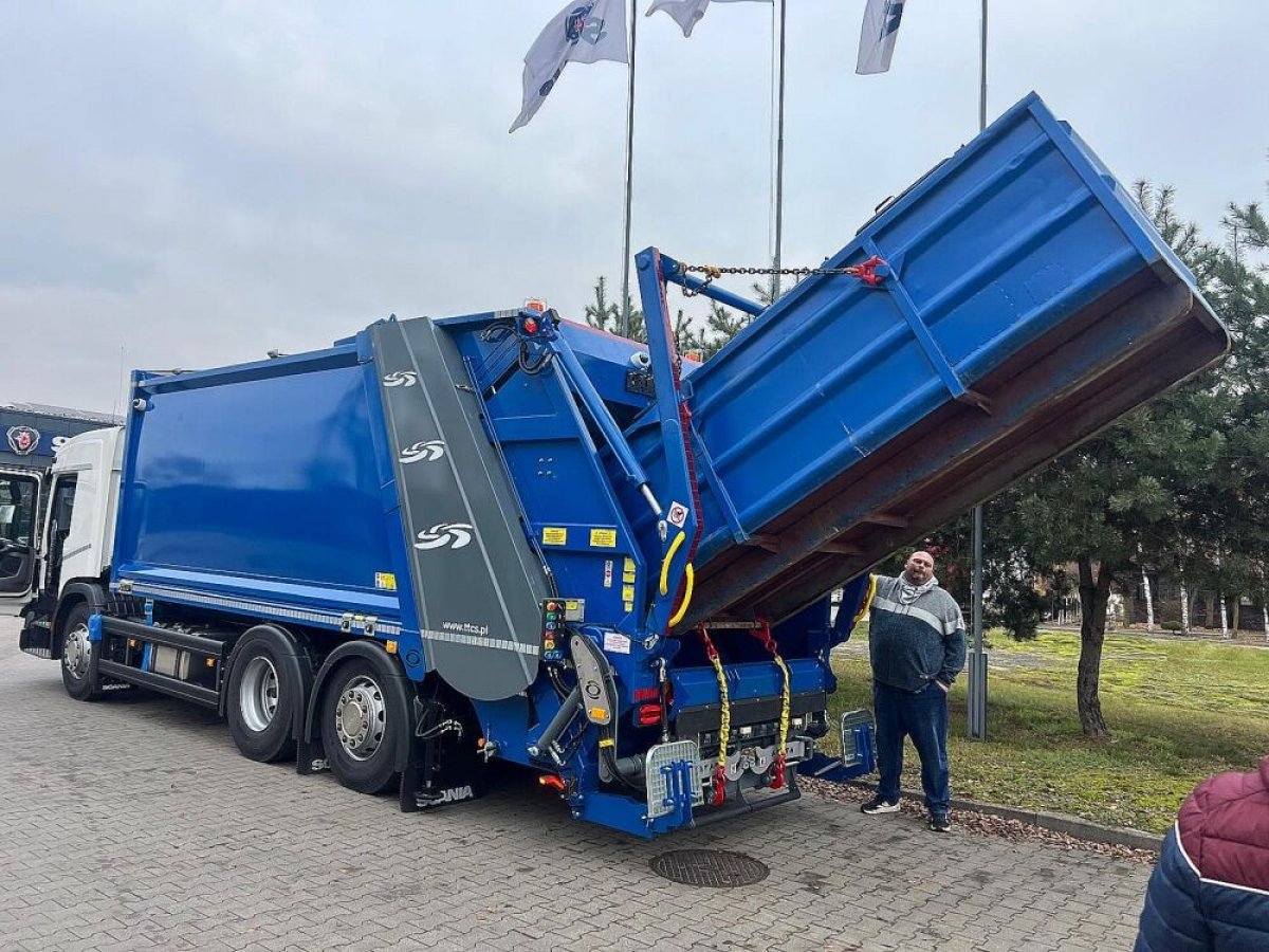 smieciarka-z-urzadzeniem-bramowym-8