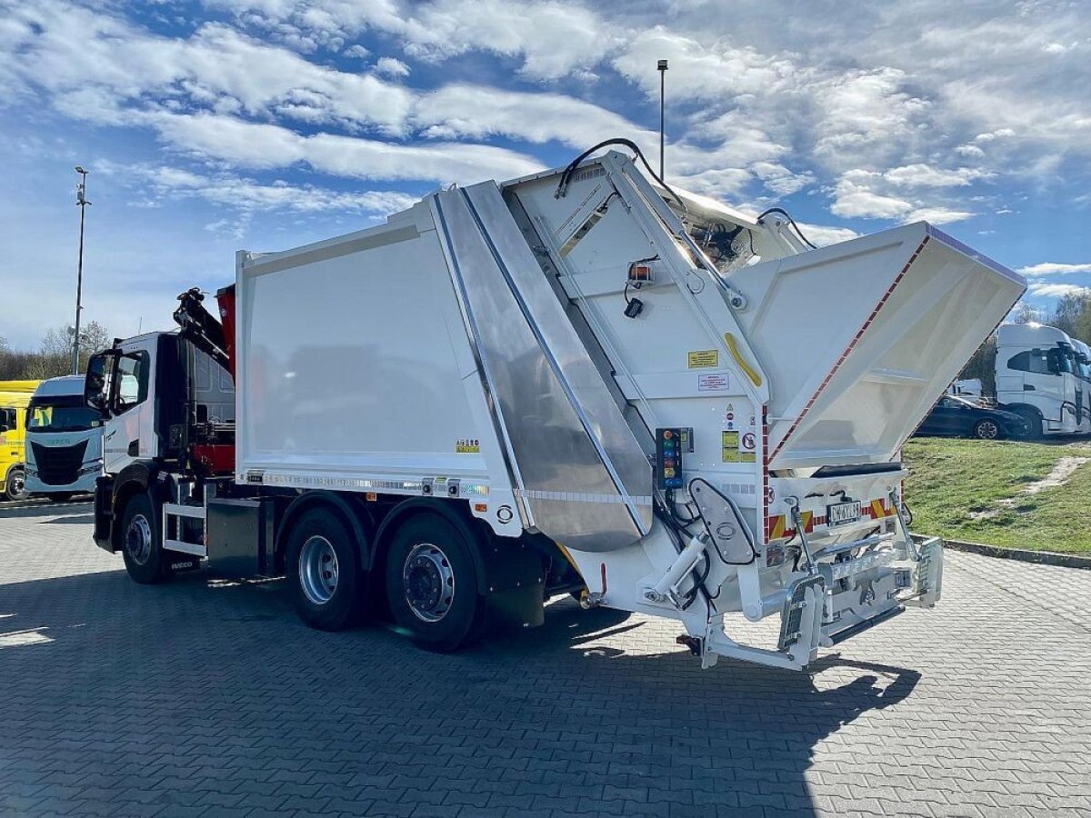 smieciarka-z-zurawiem-5