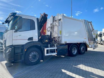 smieciarka-z-zurawiem-1